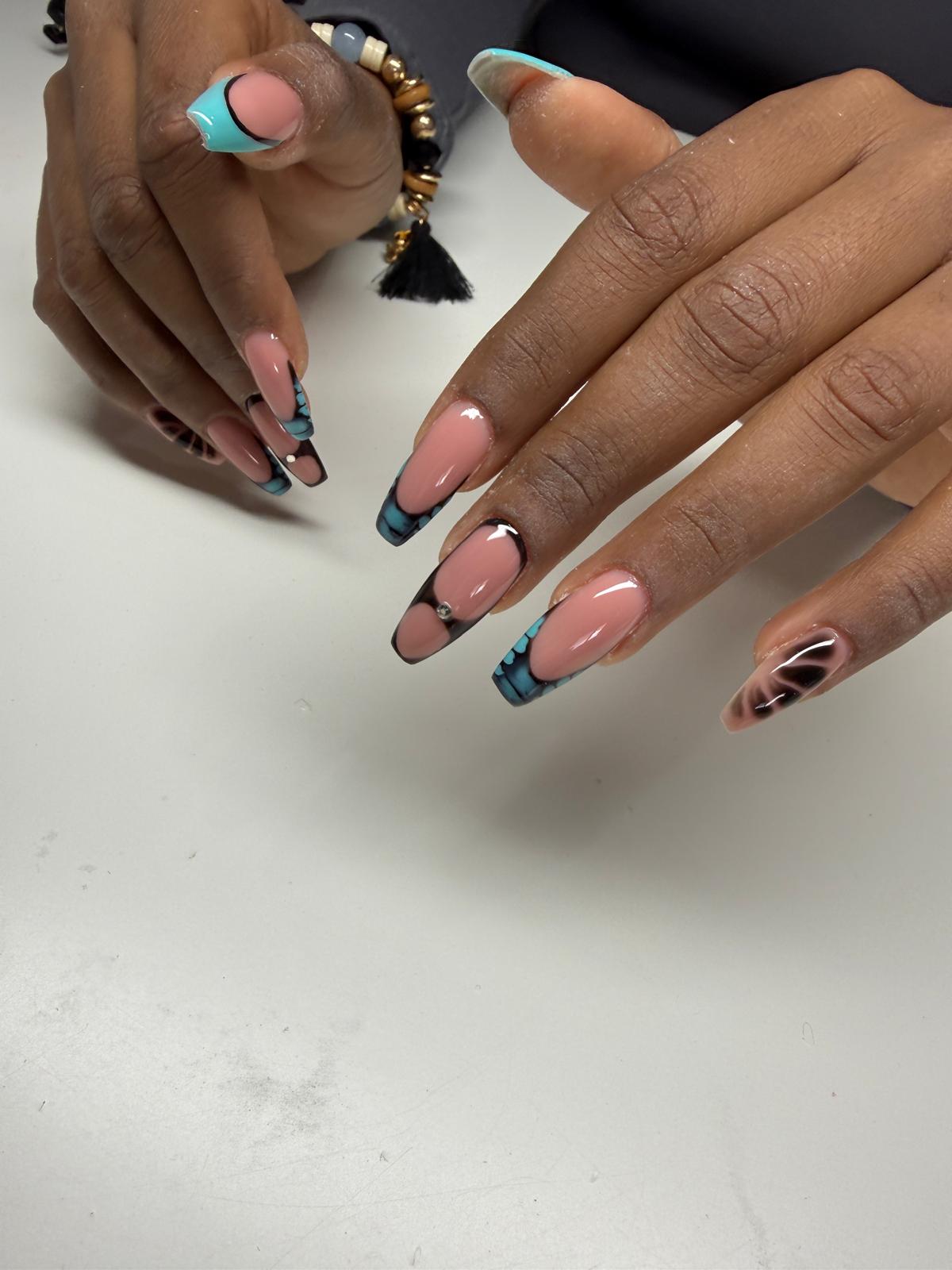 עיצוב טורקיז ושחור אומנותי